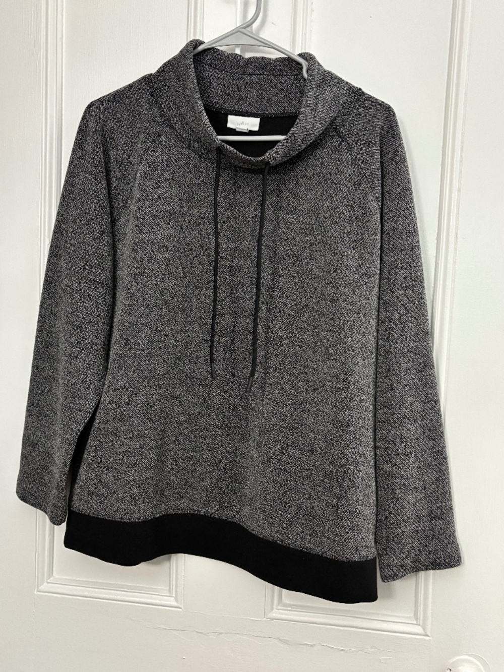 J JILL FIT Sweatshirt cowl neck boucle black and gray